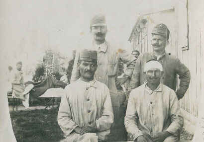 Dobová pohlednice s vojenskou tematikou | © archiv Invalidovny